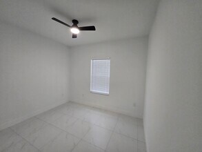 373 Bell Blvd in Lehigh Acres, FL - Building Photo - Building Photo