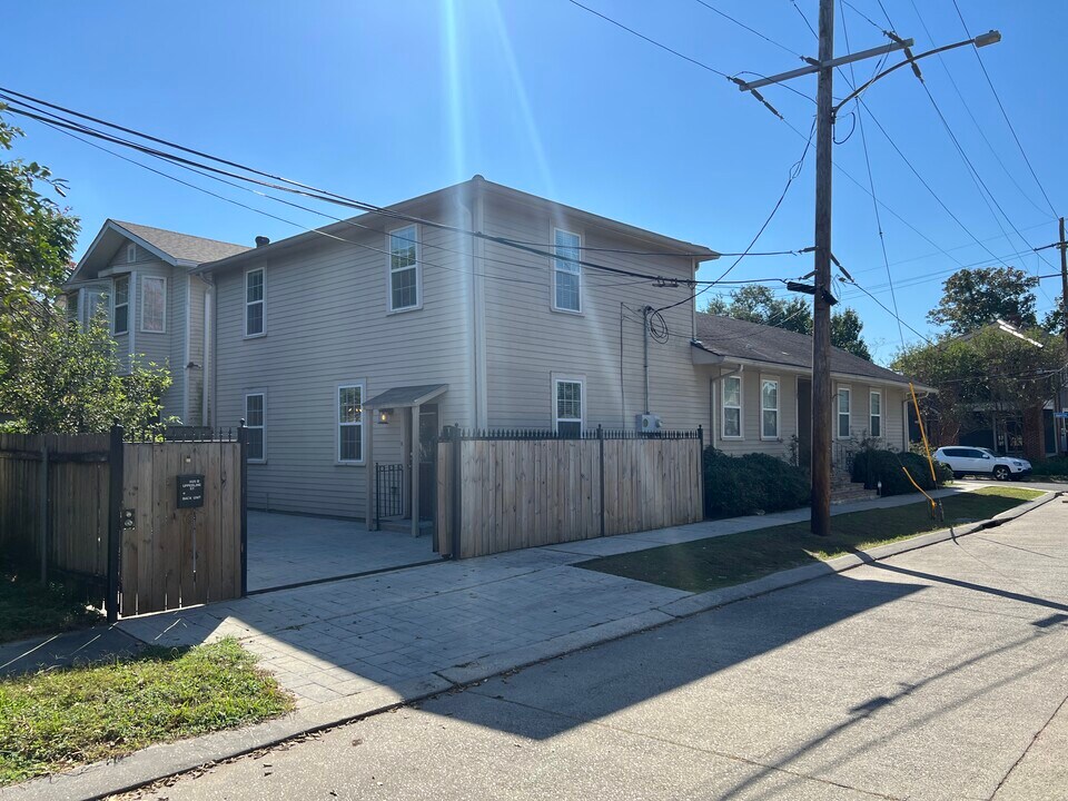 3125 Upperline St in New Orleans, LA - Foto de edificio