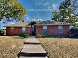 924 Teakwood Ln in Desoto, TX - Building Photo