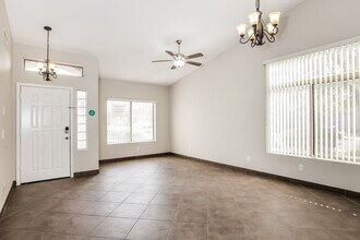 2505 W Red Fox Rd in Phoenix, AZ - Building Photo - Building Photo