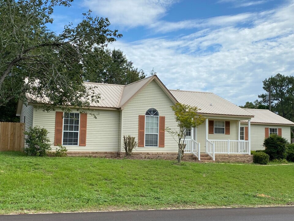 132 Villacrest Dr in Crestview, FL - Building Photo