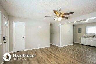 528 S Bosart Ave in Indianapolis, IN - Foto de edificio - Building Photo