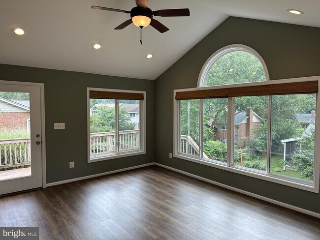 9811 Laurel St in Fairfax, VA - Building Photo - Building Photo
