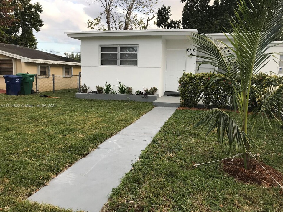 6316 SW 24th St in Miramar, FL - Building Photo