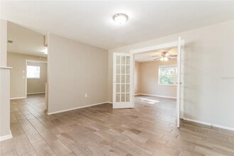 7525 Foxbloom Dr in Port Richey, FL - Building Photo - Building Photo