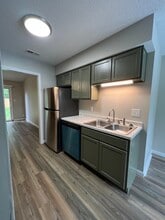 2104 Rolling Ridge Dr in Jacksonville, NC - Foto de edificio - Building Photo