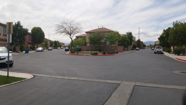 8602 Peaceful Dreams St in Las Vegas, NV - Building Photo - Building Photo