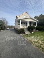 32 Russell Rd in Albany, NY - Building Photo