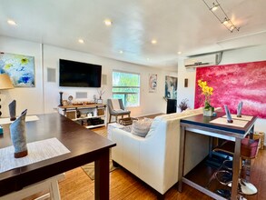 1804 Andalusia Ave in Los Angeles, CA - Building Photo - Building Photo