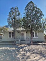 1300 Edith Blvd SE in Albuquerque, NM - Building Photo