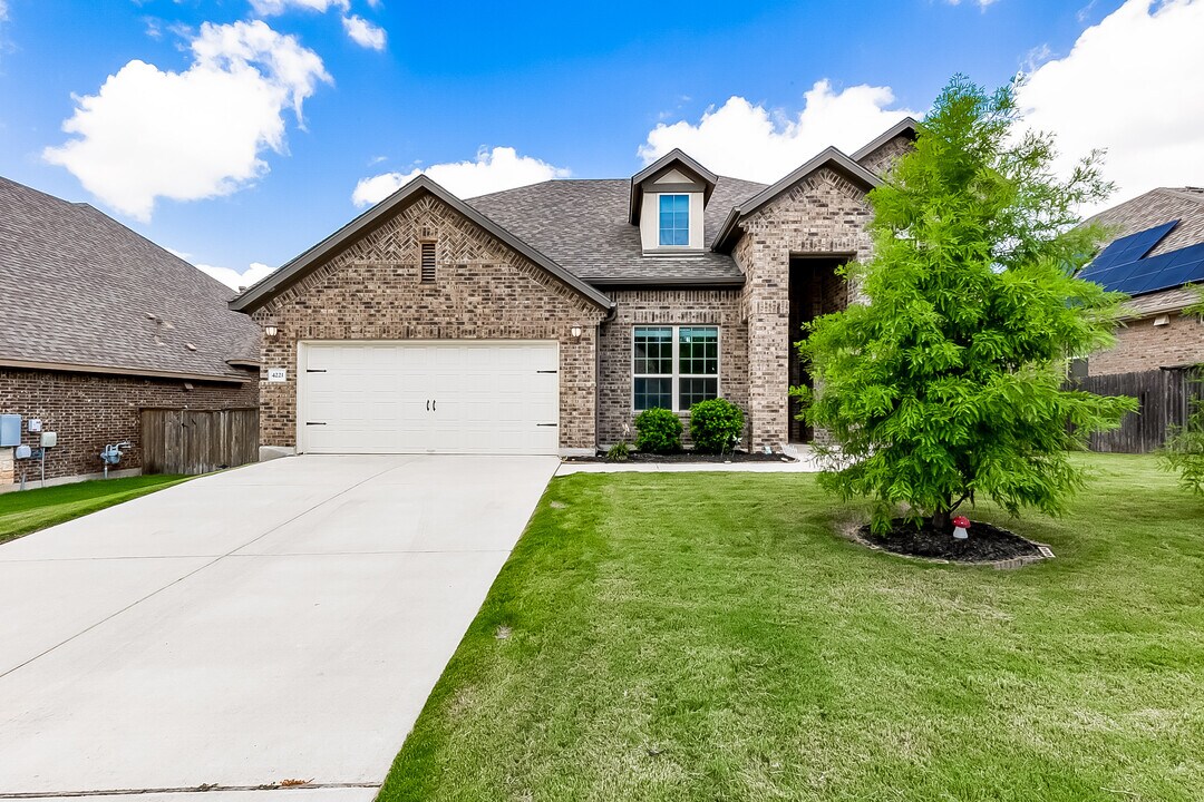 4221 Valley Oaks Dr in Leander, TX - Building Photo