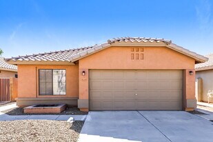 3233 E Tonopah Dr in Phoenix, AZ - Building Photo