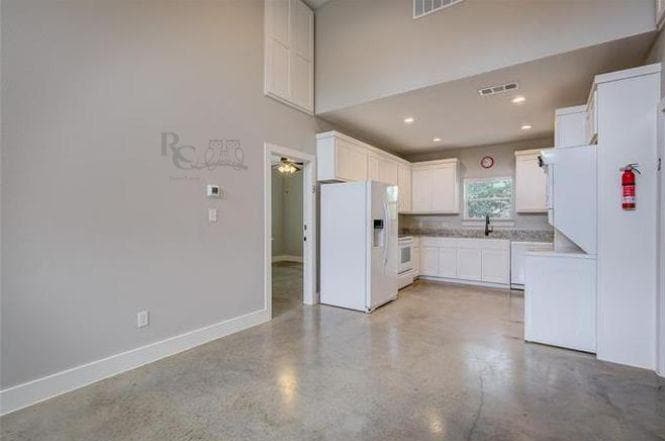 703 Maple St in Commerce, TX - Building Photo