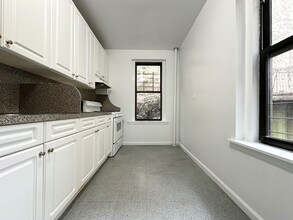 44 Bennett Ave in New York, NY - Building Photo - Building Photo