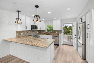 200 N El Mar Dr in Jensen Beach, FL - Building Photo - Building Photo