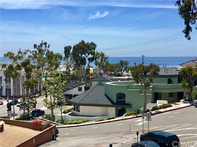 100 Cliff Dr-Unit -21 in Laguna Beach, CA - Building Photo