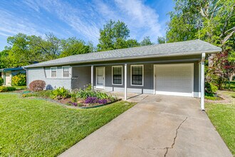 1104 Sproles Dr in Benbrook, TX - Building Photo - Building Photo