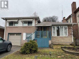 293 Dunforest Ave in Toronto, ON - Building Photo