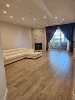 7218 Hillside Ave, Unit 307 in Los Angeles, CA - Building Photo