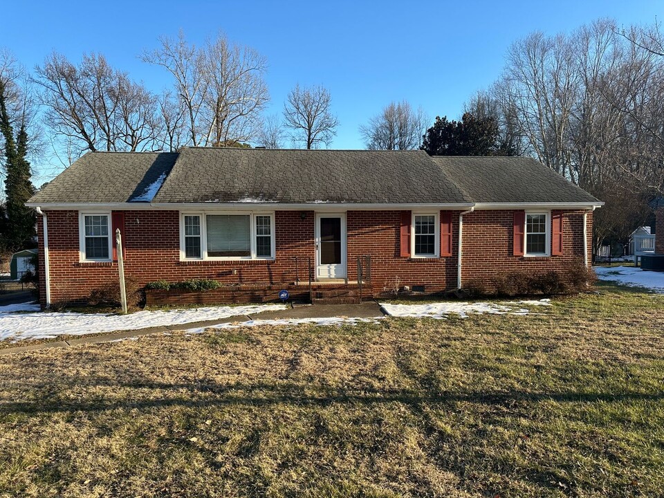 8265 Franklin Ln in Mechanicsville, VA - Building Photo