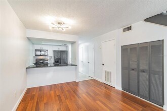 4907 W McElroy Ave in Tampa, FL - Building Photo - Building Photo