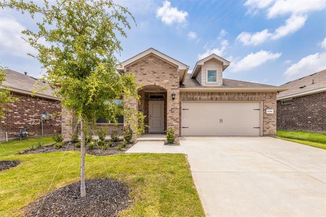 6300 Blacksmith Ave in Saginaw, TX - Building Photo