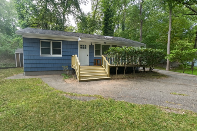 258 N Country Rd in Mount Sinai, NY - Building Photo - Building Photo