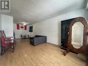 42 Montjoy Crescent in Brampton, ON - Building Photo - Building Photo