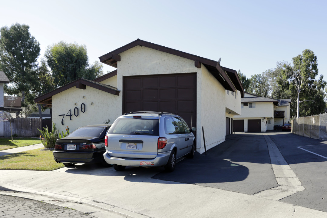 7400 Carie Ln in Stanton, CA - Foto de edificio