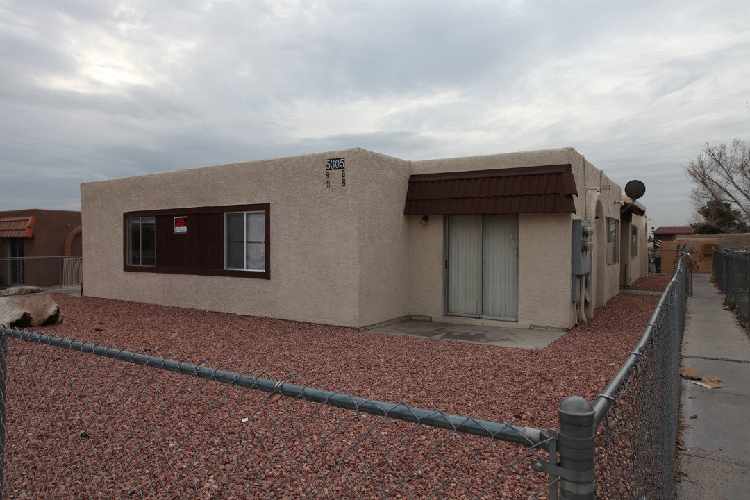 5305 W Cheyenne Ave in Las Vegas, NV - Building Photo