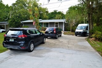 139 E 8th St in Chuluota, FL - Building Photo - Building Photo