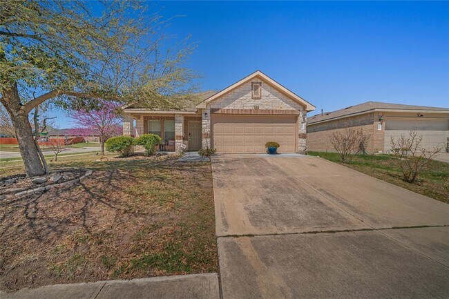 111 Lynn Crest Bend in Buda, TX - Building Photo - Building Photo