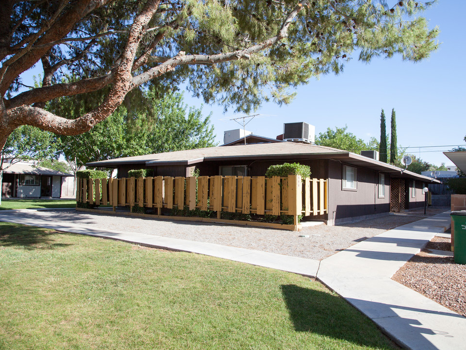 M & K Apartments in Boulder City, NV - Foto de edificio