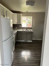 801 Howell St in Sheffield Lake, OH - Building Photo - Building Photo