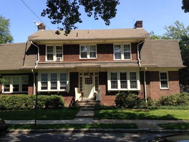 2400 N 2nd St