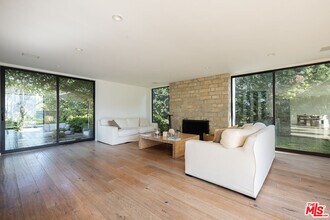 11335 Dona Teresa Dr in Los Angeles, CA - Building Photo - Building Photo