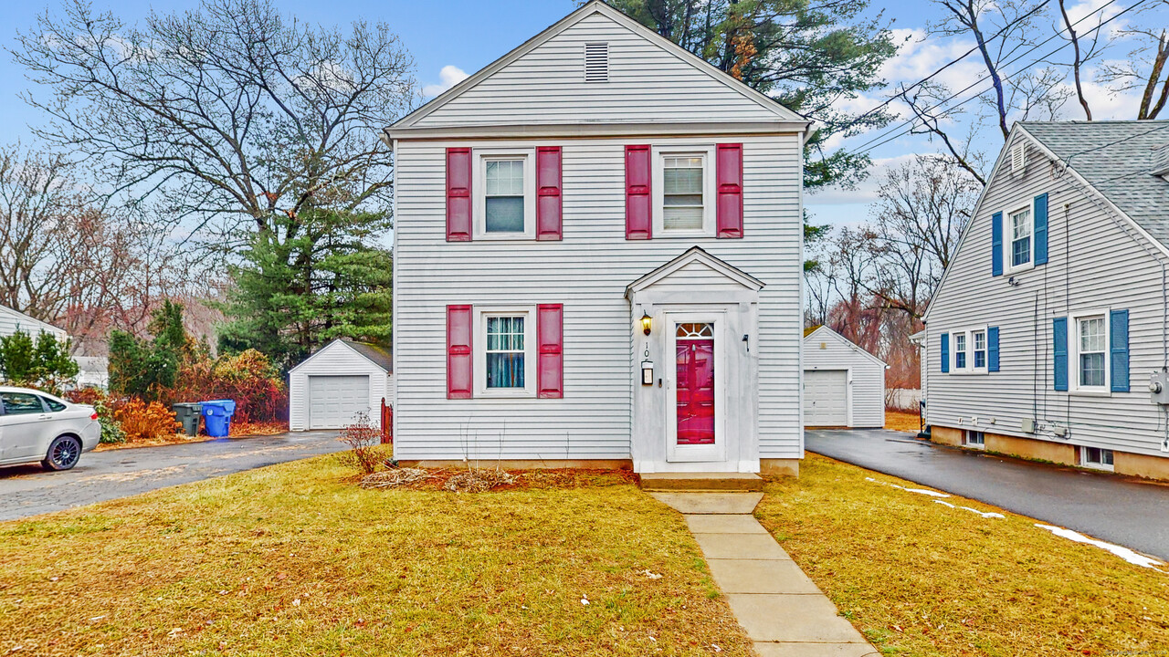 105 Maple St in East Hartford, CT - Building Photo