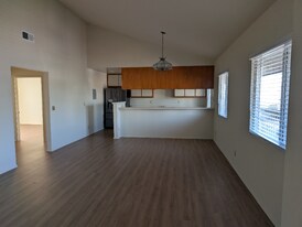 1328 W Gardena Blvd, Unit 2 in Gardena, CA - Building Photo