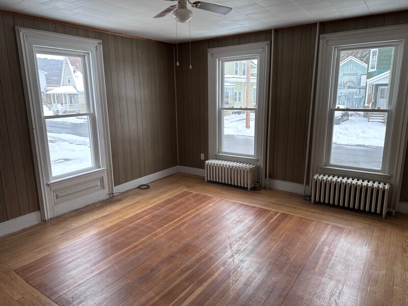 11 Westcott St in Norwich, NY - Foto de edificio