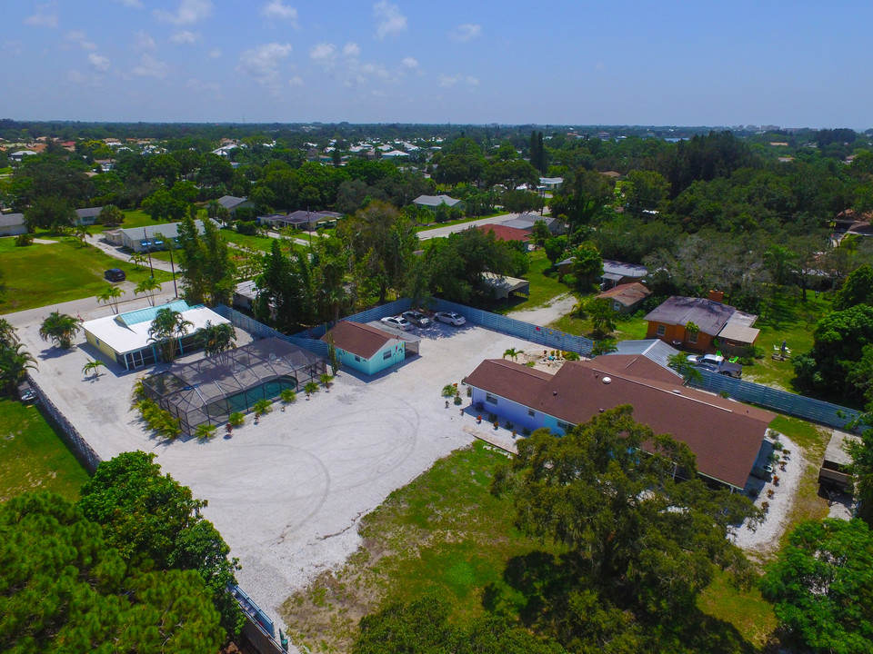 601 Shore Rd in Nokomis, FL - Building Photo