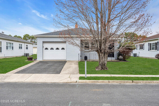 10 Tijuana Ct in Toms River, NJ - Building Photo - Building Photo