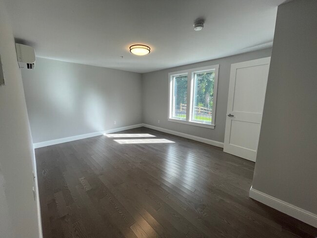 328 Bank in Harwich, MA - Foto de edificio - Building Photo