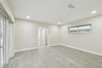 3938 Versailles Dr in Tampa, FL - Building Photo - Building Photo