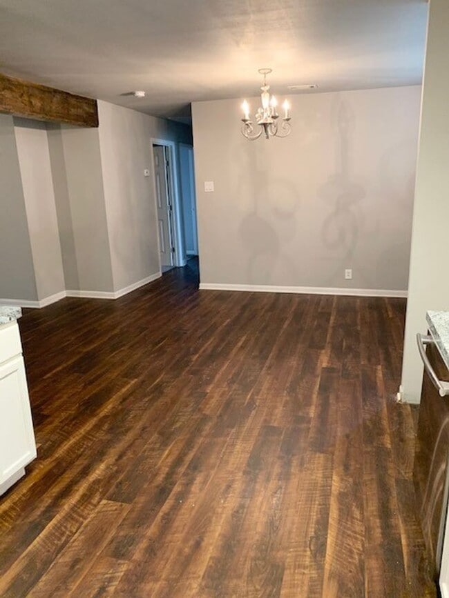 832 SW Southridge Dr in Burleson, TX - Building Photo - Building Photo