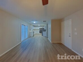 4312 Larkhaven Village Dr in Charlotte, NC - Foto de edificio - Building Photo