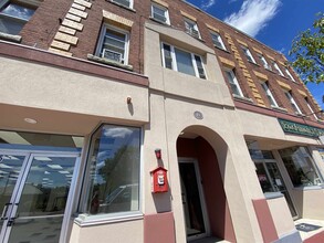15 W Broadway in Derry, NH - Building Photo - Building Photo