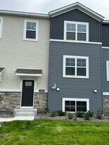 13631 Pine Dr in Rogers, MN - Building Photo