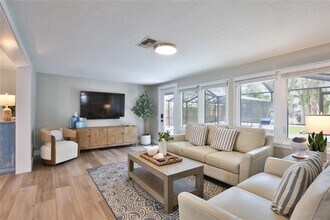 211 Island Cir in Siesta Key, FL - Building Photo - Building Photo