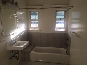 3170 Rowena Ave, Unit 3170 in Los Angeles, CA - Building Photo - Building Photo