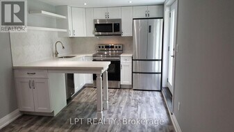 70 Chaucer Crescent in Barrie, ON - Building Photo